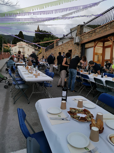 El Local de Campins. Gestionat, sense ànim de lucre, per la gent del poble.